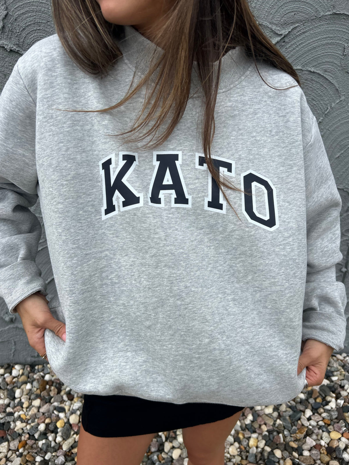 Kato Cozy Mock Neck Sweatshirt